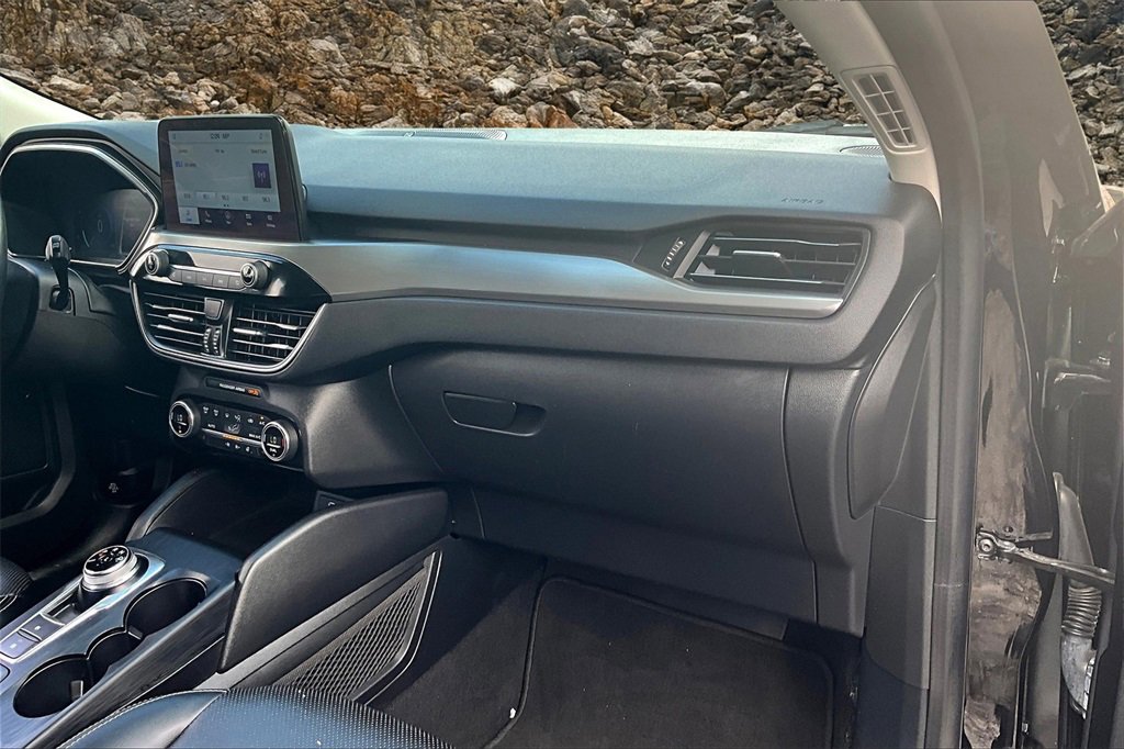 Used 2021 Ford Escape Titanium image 16