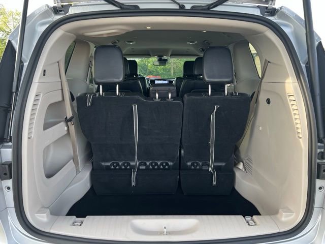Used 2024 Chrysler Pacifica Touring-L FWD image 24