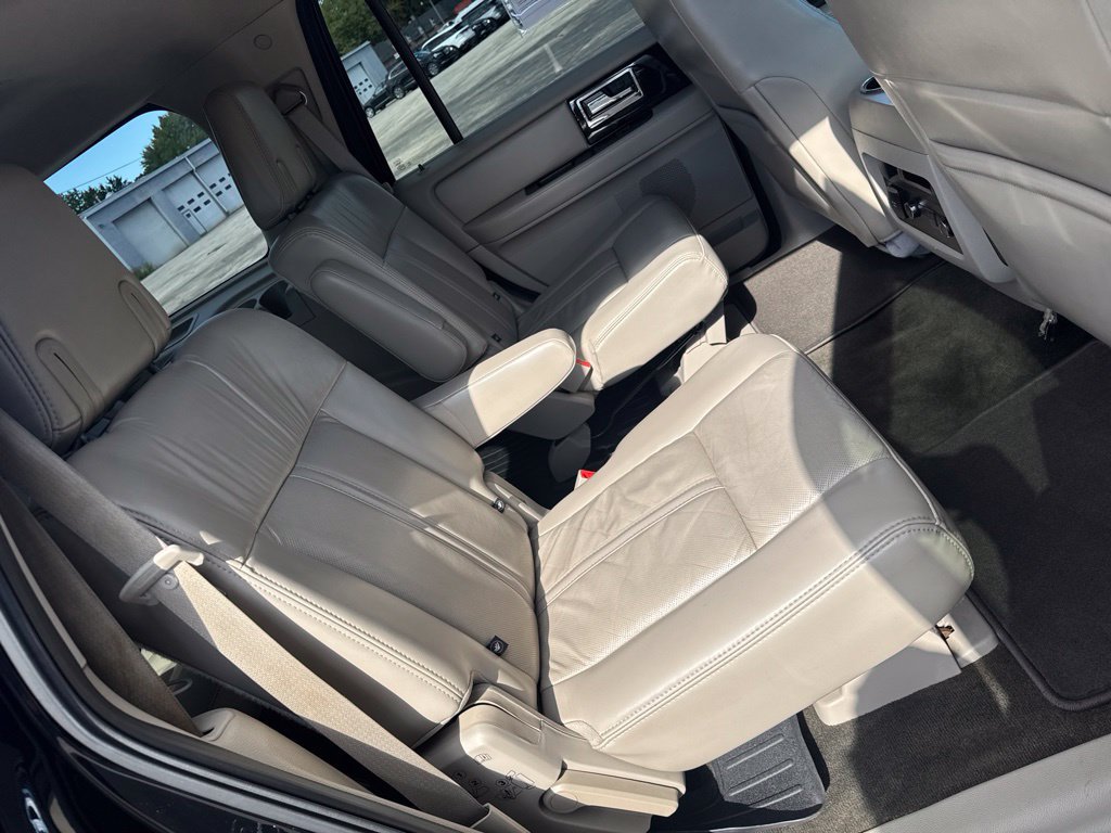 Used 2016 Lincoln Navigator Select AWD/4WD image 18