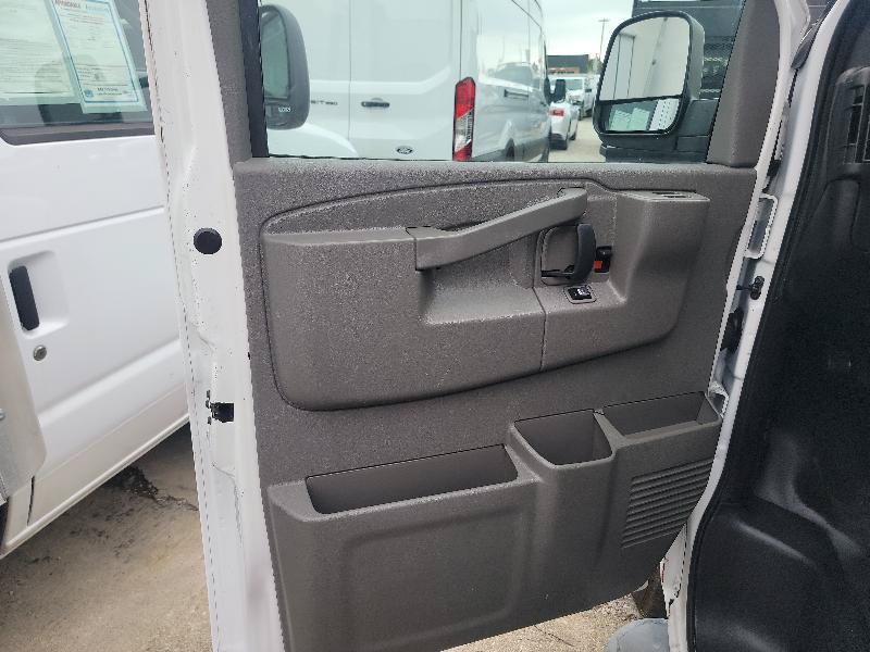 Used 2016 GMC Savana 2500 RWD image 9