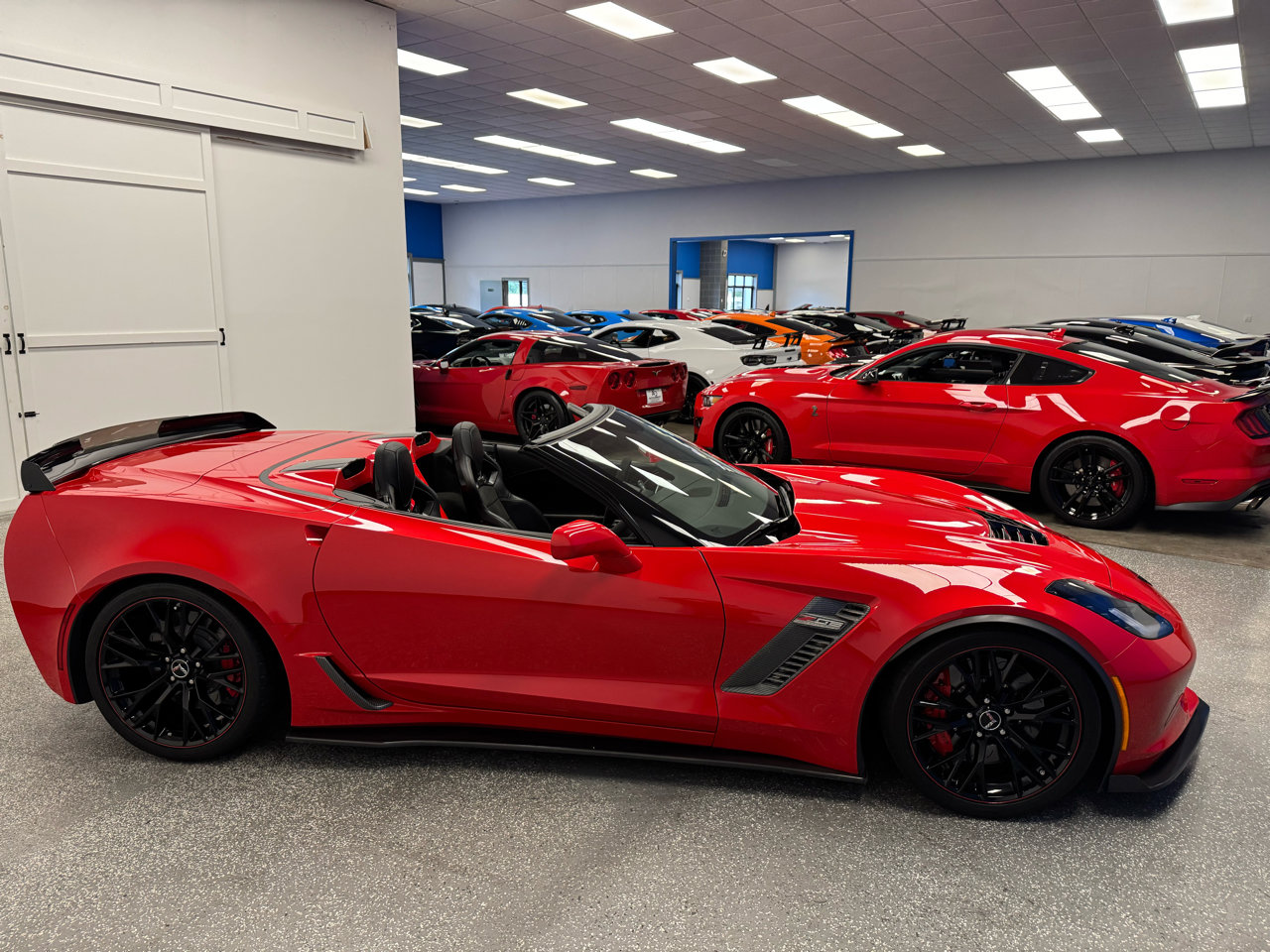 Used 2015 Chevrolet Corvette Z06 w/ 3LZ Preferred Equipment Group image 6