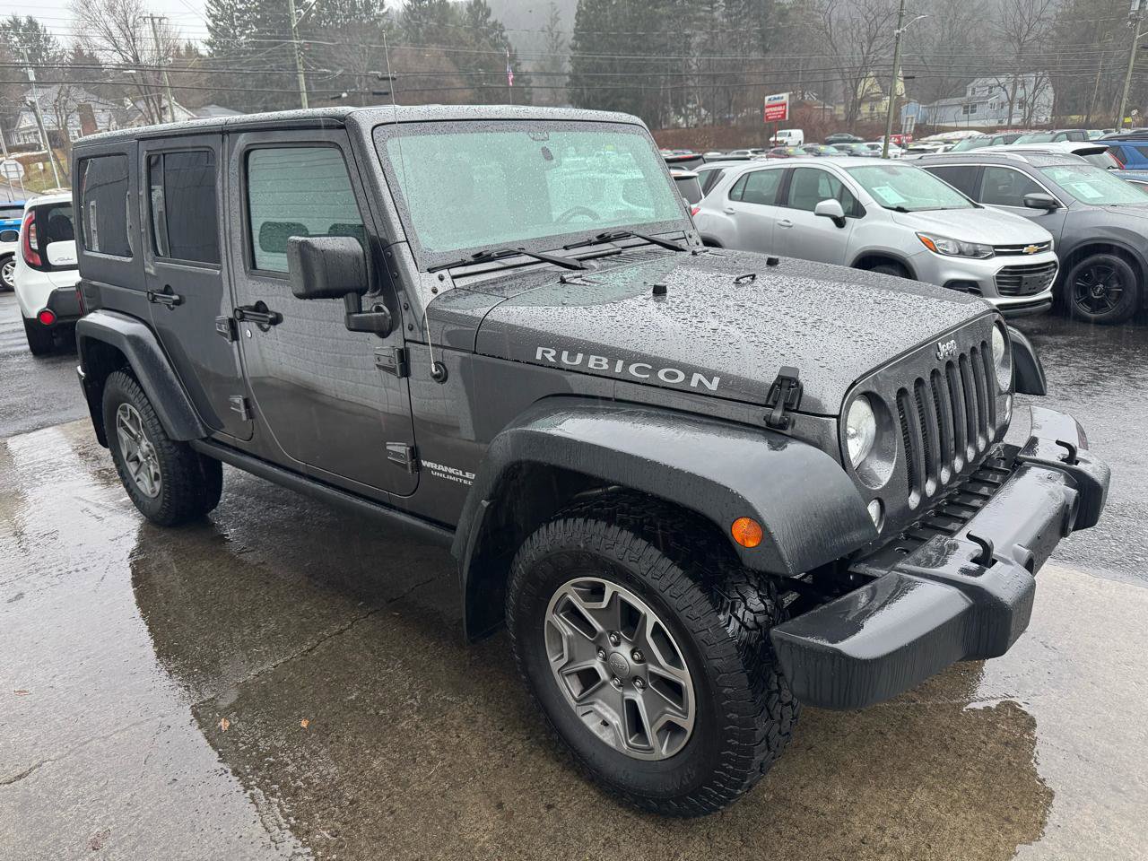 Used 2014 Jeep Wrangler Unlimited Rubicon w/ Connectivity Group AWD/4WD image 3
