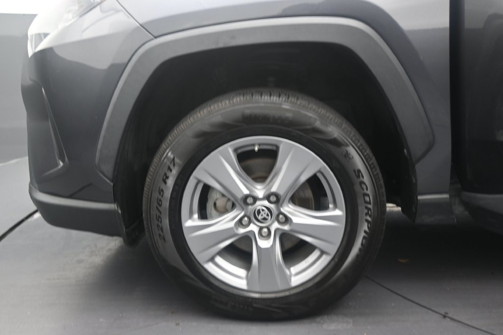Used 2022 Toyota RAV4 LE AWD/4WD image 13