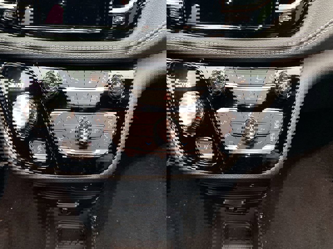 New 2026 Chrysler Pacifica Select w/ S Appearance Package image 19