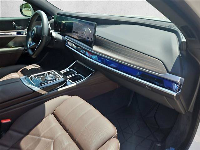 Certified 2024 BMW 760i xDrive AWD/4WD image 21