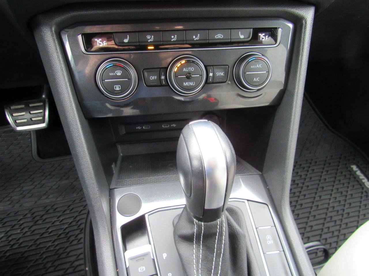 Used 2021 Volkswagen Tiguan SE R-Line image 23