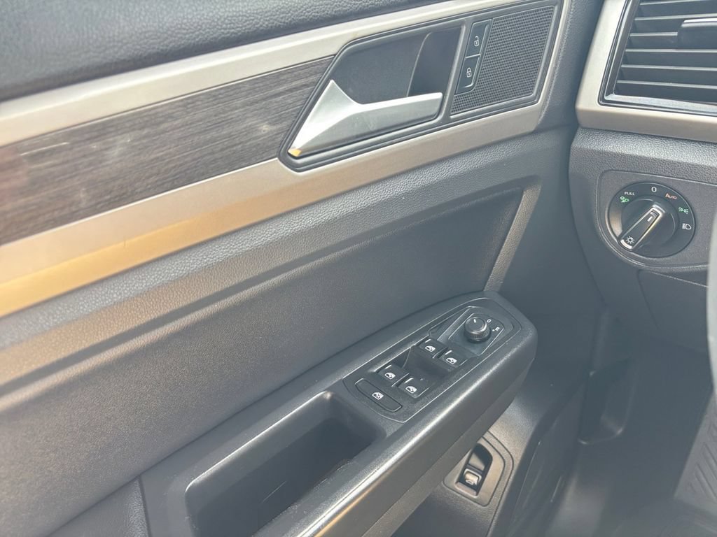 Used 2021 Volkswagen Atlas SEL AWD/4WD image 17