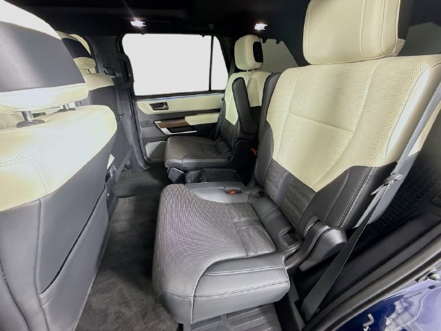 Used 2023 Toyota Sequoia Capstone AWD/4WD image 29