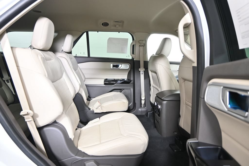 Used 2022 Ford Explorer Platinum w/ Equipment Group 601A AWD/4WD image 15