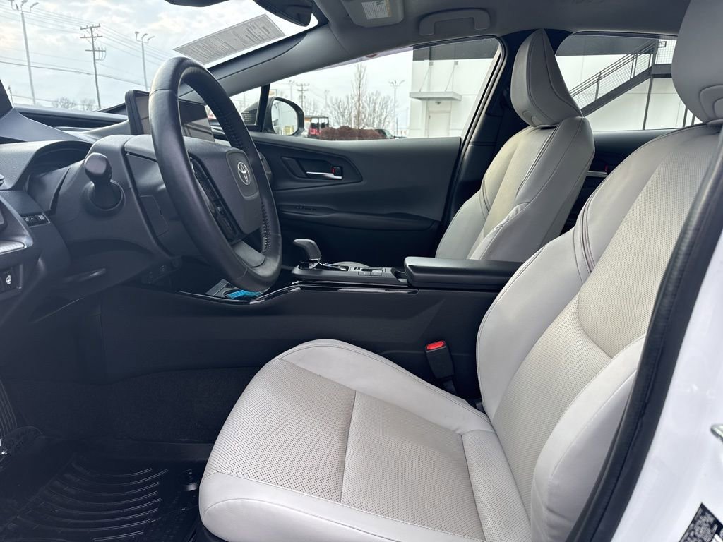 Used 2024 Toyota Prius XLE image 9