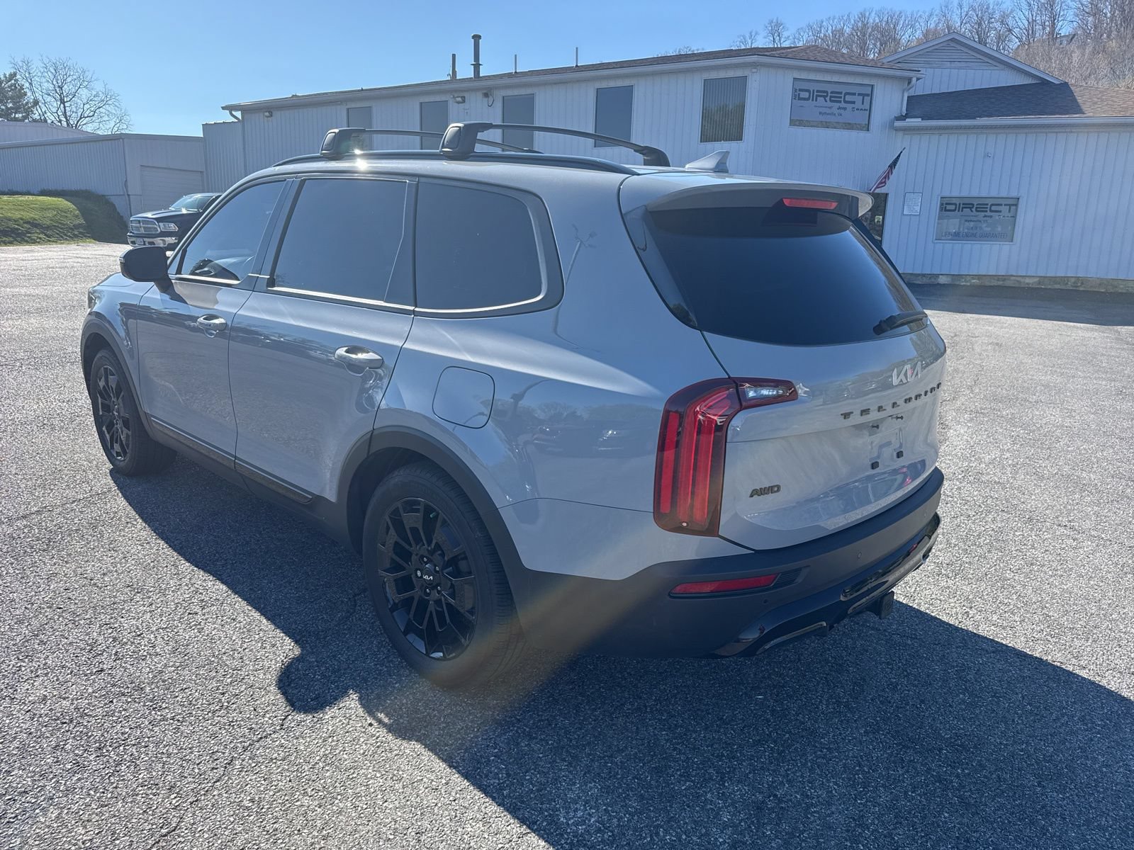 Used 2022 Kia Telluride SX w/ SX Prestige Package AWD/4WD image 3