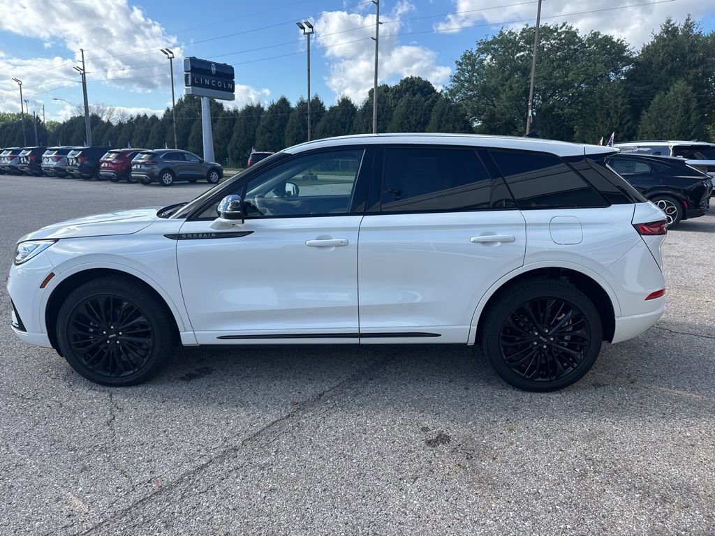 Used 2025 Lincoln Corsair Reserve w/ Jet Appearance Package image 4