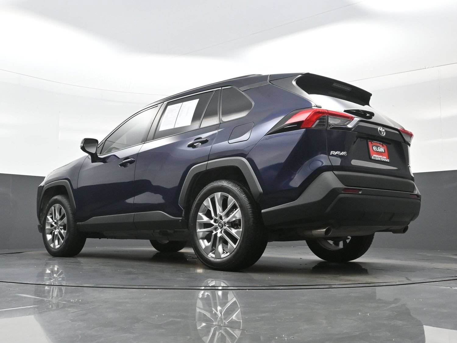 Used 2020 Toyota RAV4 XLE Premium FWD image 30