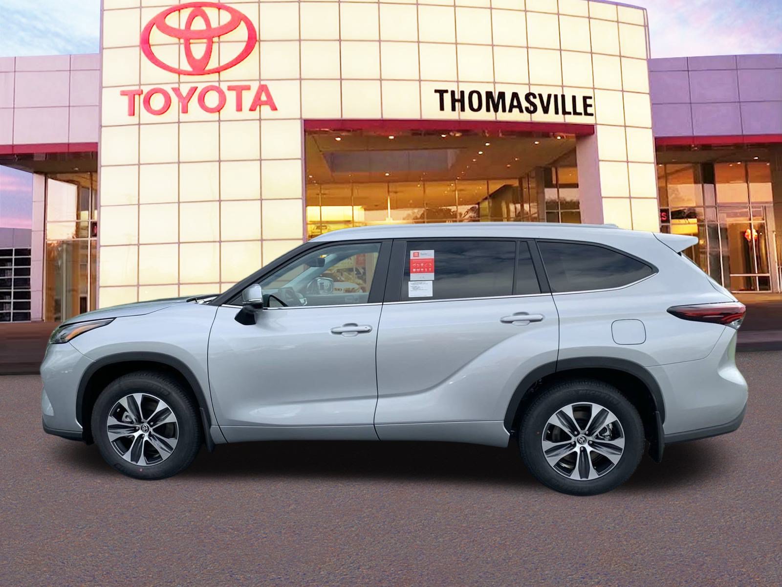 New 2024 Toyota Highlander XLE FWD image 8