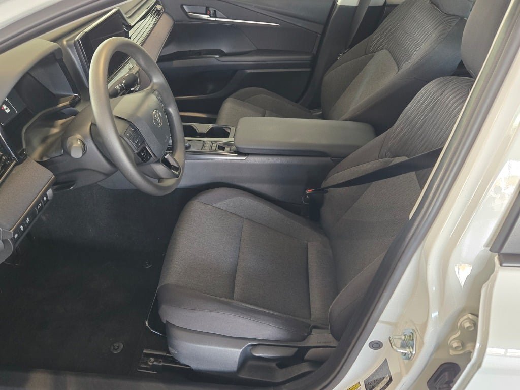 Used 2025 Toyota Camry LE AWD/4WD image 20