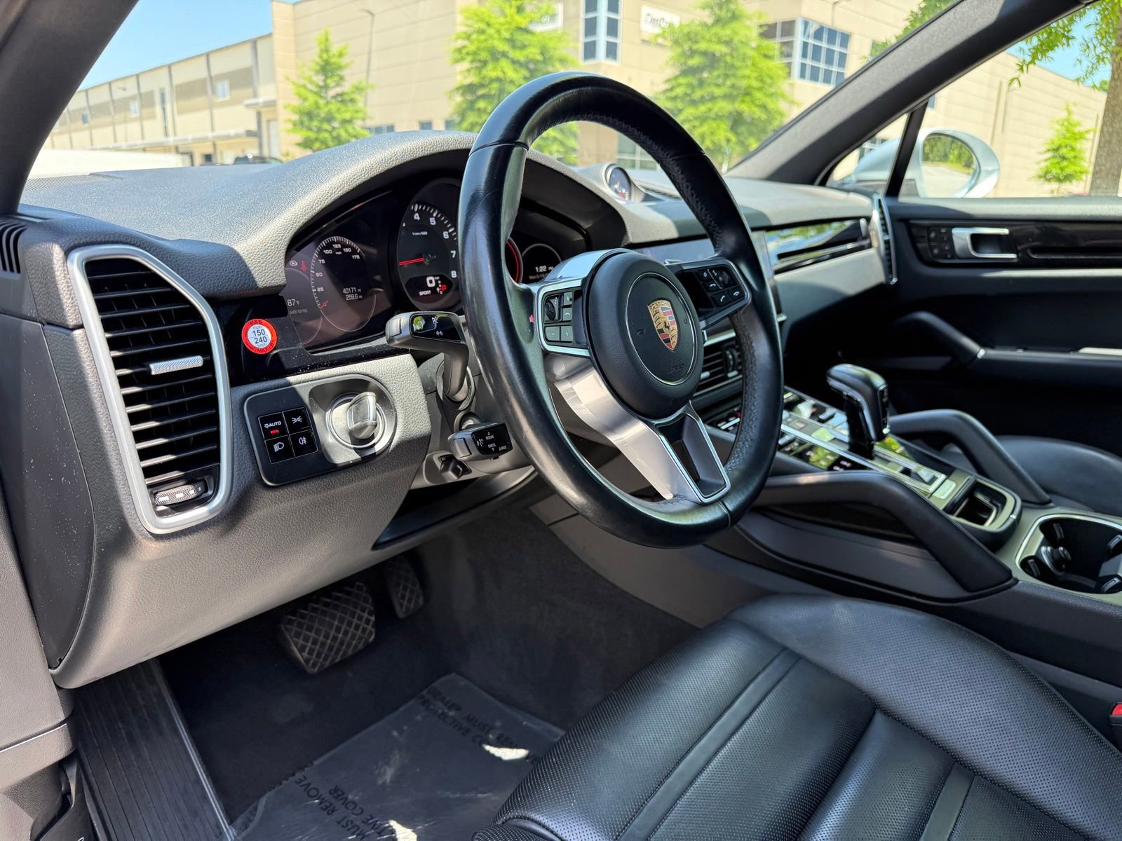 Used 2020 Porsche Cayenne AWD/4WD image 22