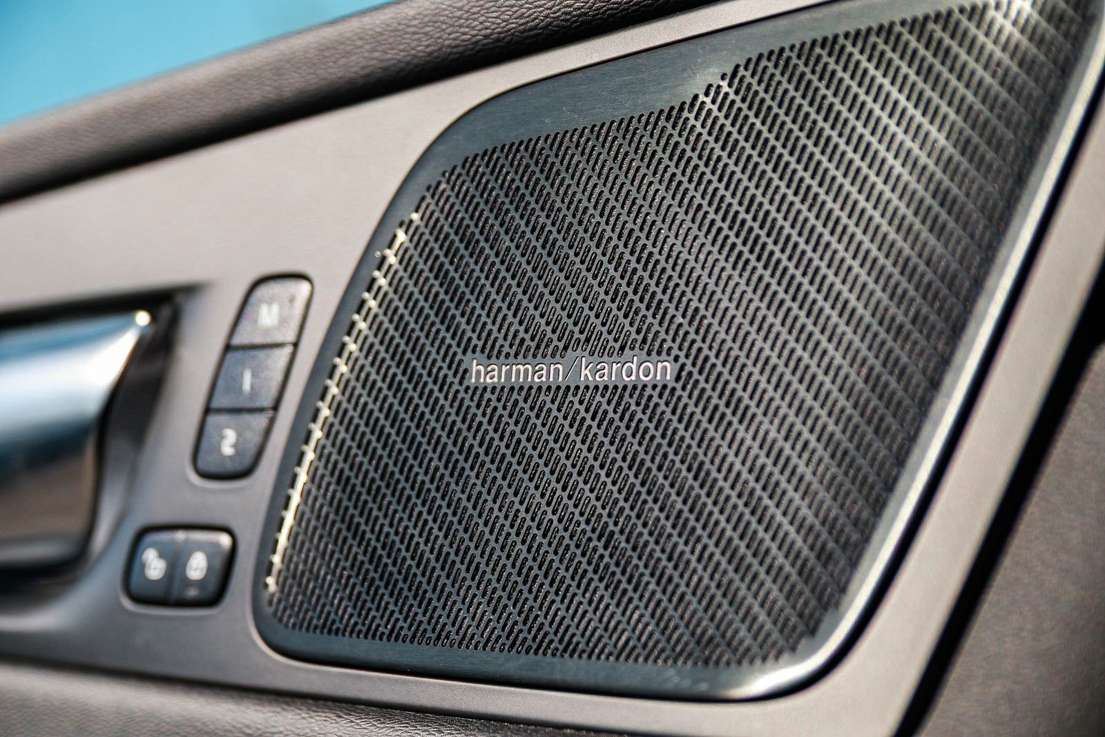 Used 2023 Volvo XC60 B5 Ultimate w/ Climate Package image 25