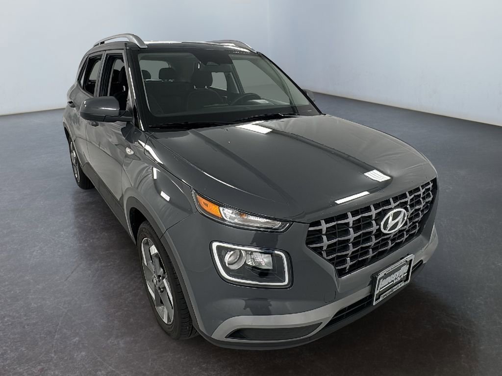 Used 2025 Hyundai Venue SEL image 1