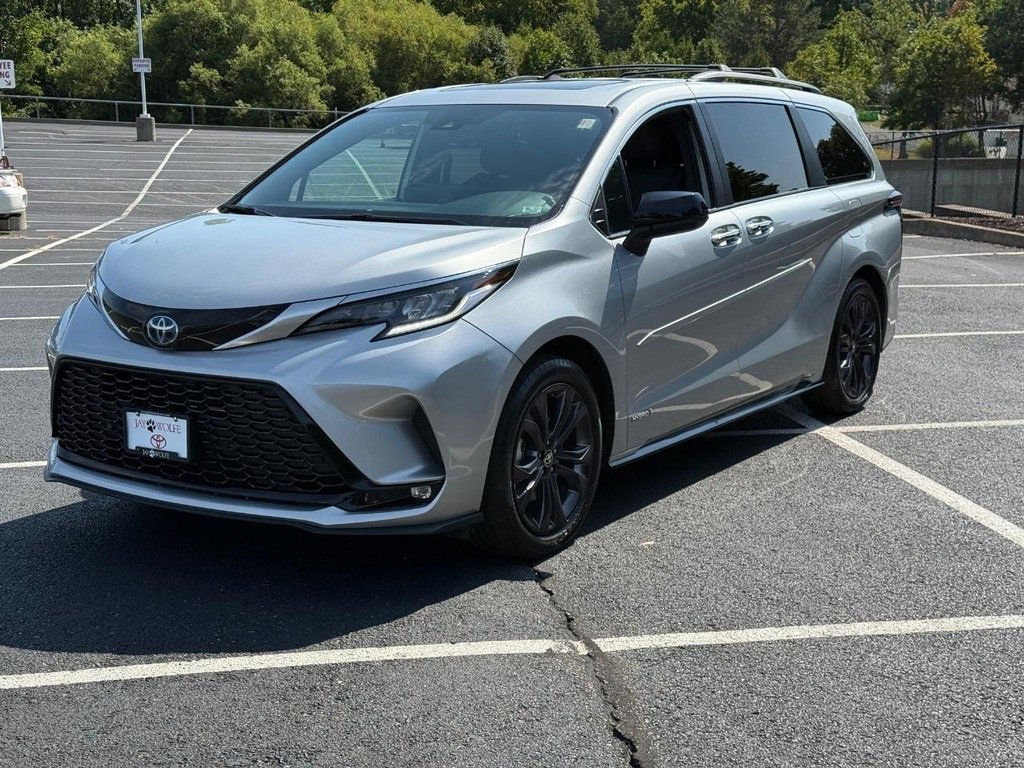 Certified 2021 Toyota Sienna XSE image 10