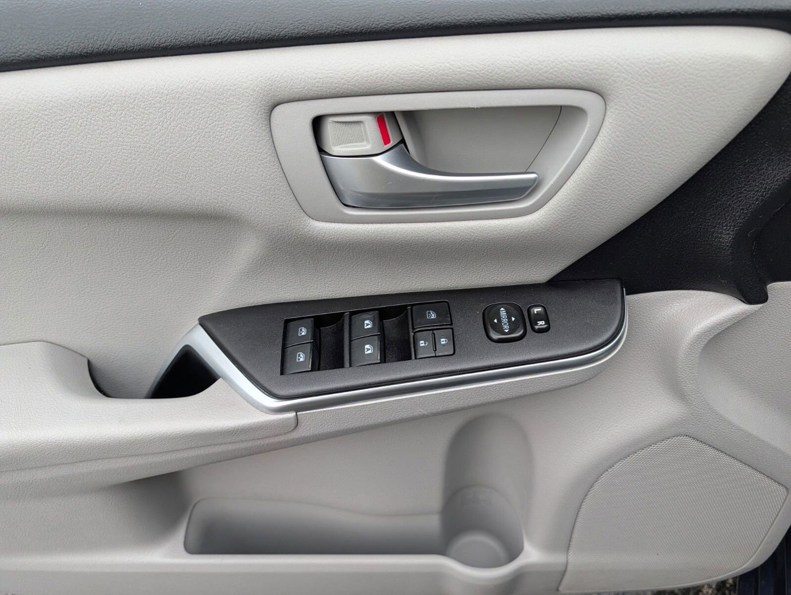 Used 2017 Toyota Camry LE image 22