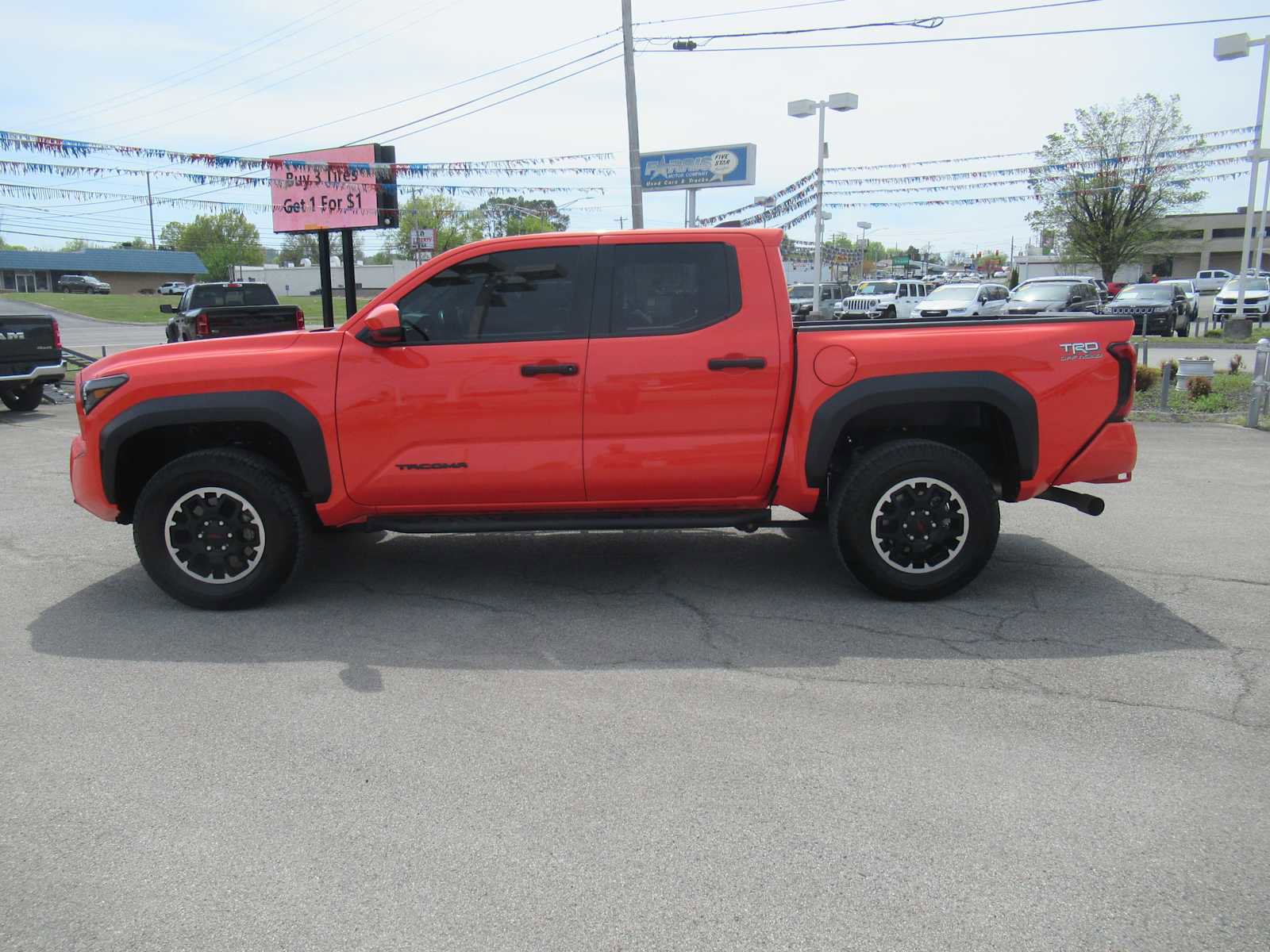 Used 2024 Toyota Tacoma TRD Off-Road image 2