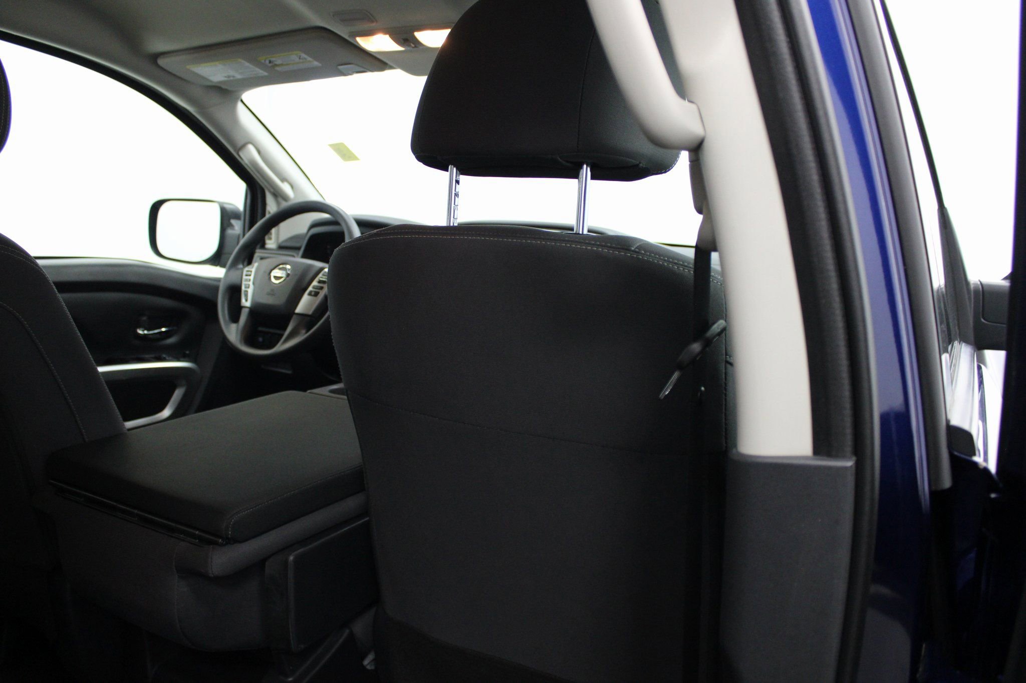 Used 2022 Nissan Titan SV image 22