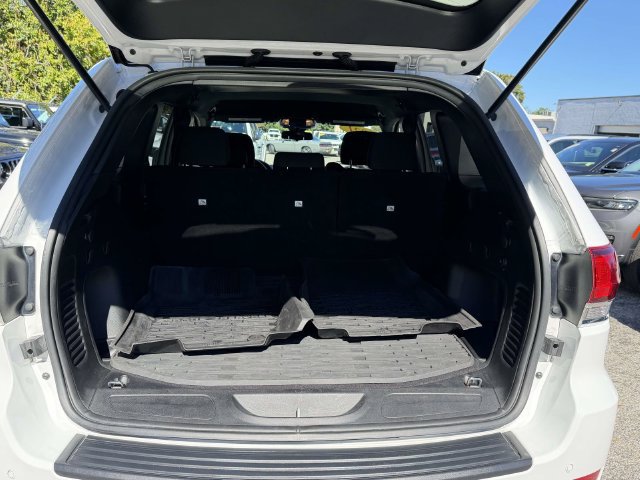 Certified 2021 Jeep Grand Cherokee Laredo AWD/4WD image 24