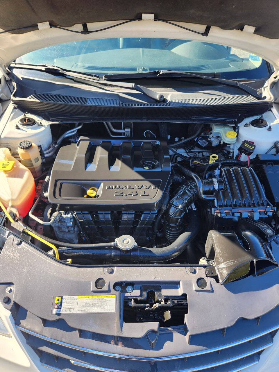 Used 2010 Chrysler Sebring Limited FWD image 15