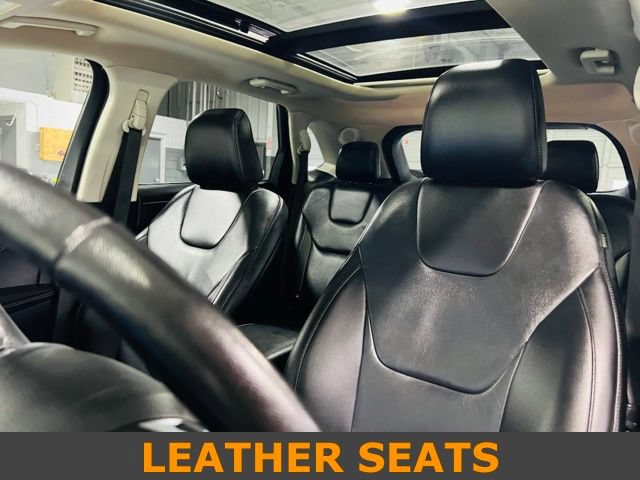 Used 2021 Ford Edge Titanium AWD/4WD image 3