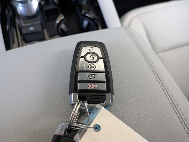 Certified 2025 Ford Explorer Platinum w/ LUX Leather Package image 34