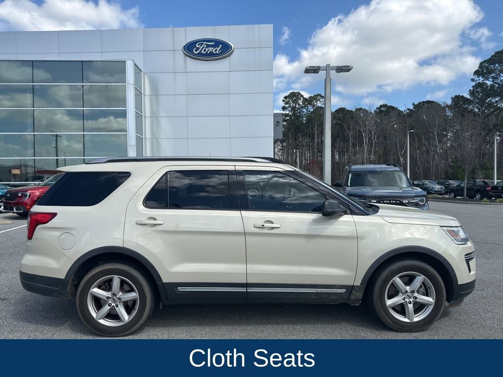 Used 2018 Ford Explorer XLT image 2