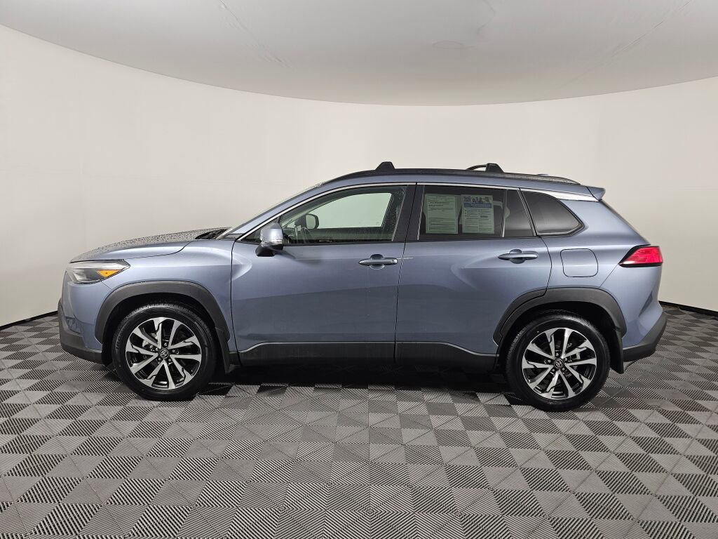 Used 2023 Toyota Corolla Cross XLE w/ Convenience Package image 6