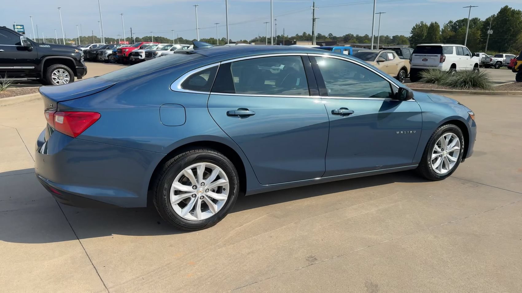 Used 2025 Chevrolet Malibu LT FWD image 9