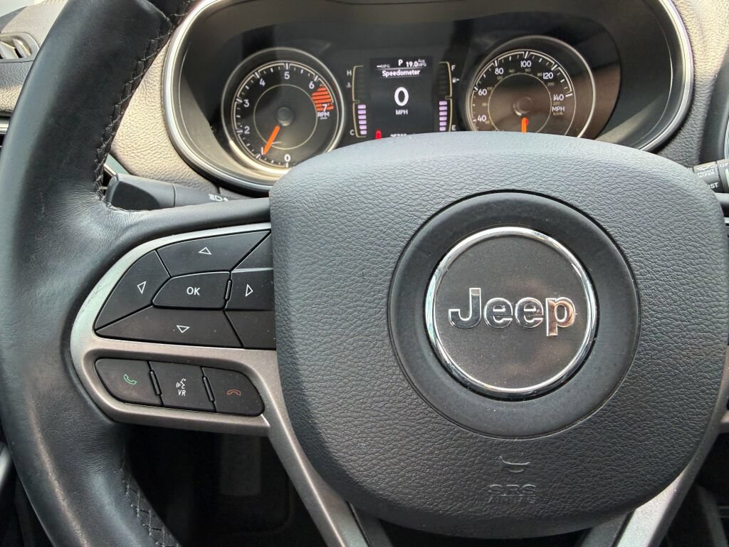 Used 2019 Jeep Cherokee Latitude Plus FWD image 15
