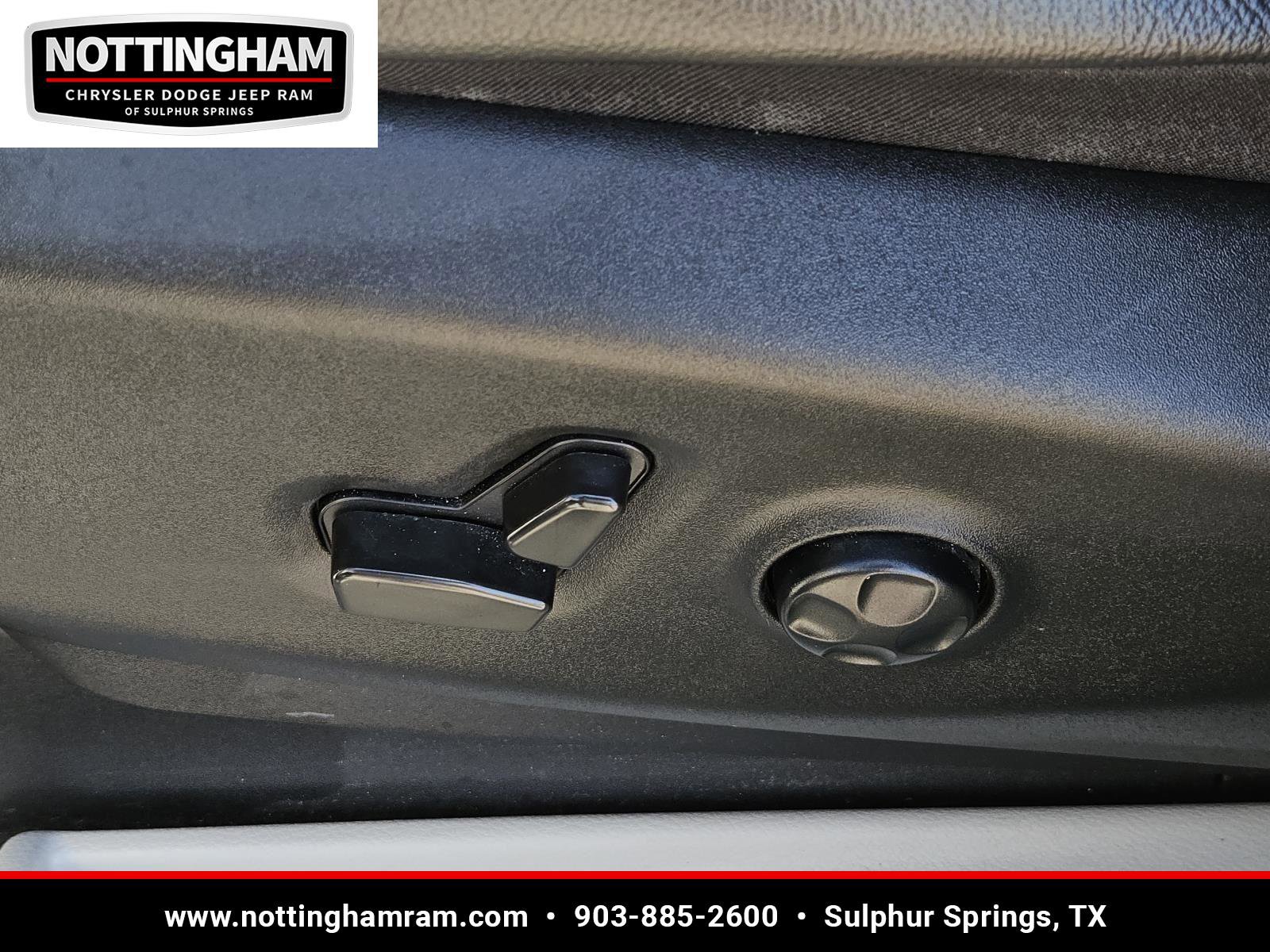 Used 2022 Chrysler Pacifica Touring-L image 26