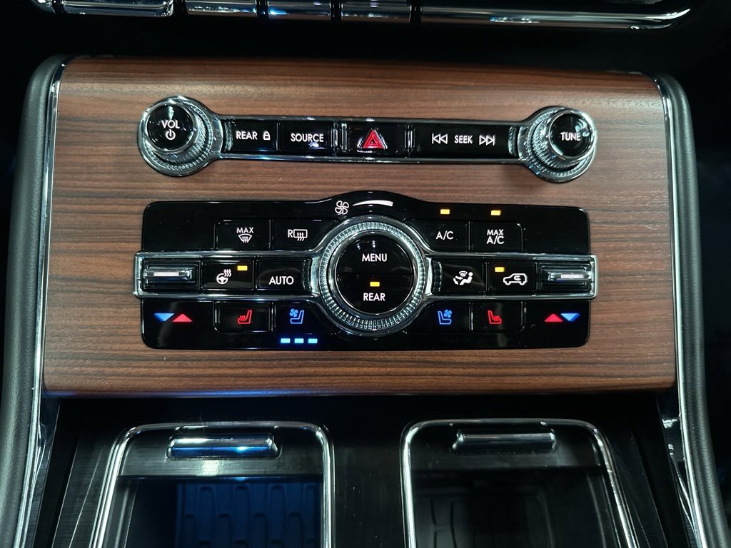 Used 2023 Lincoln Aviator Reserve w/ Equipment Group 201A image 26