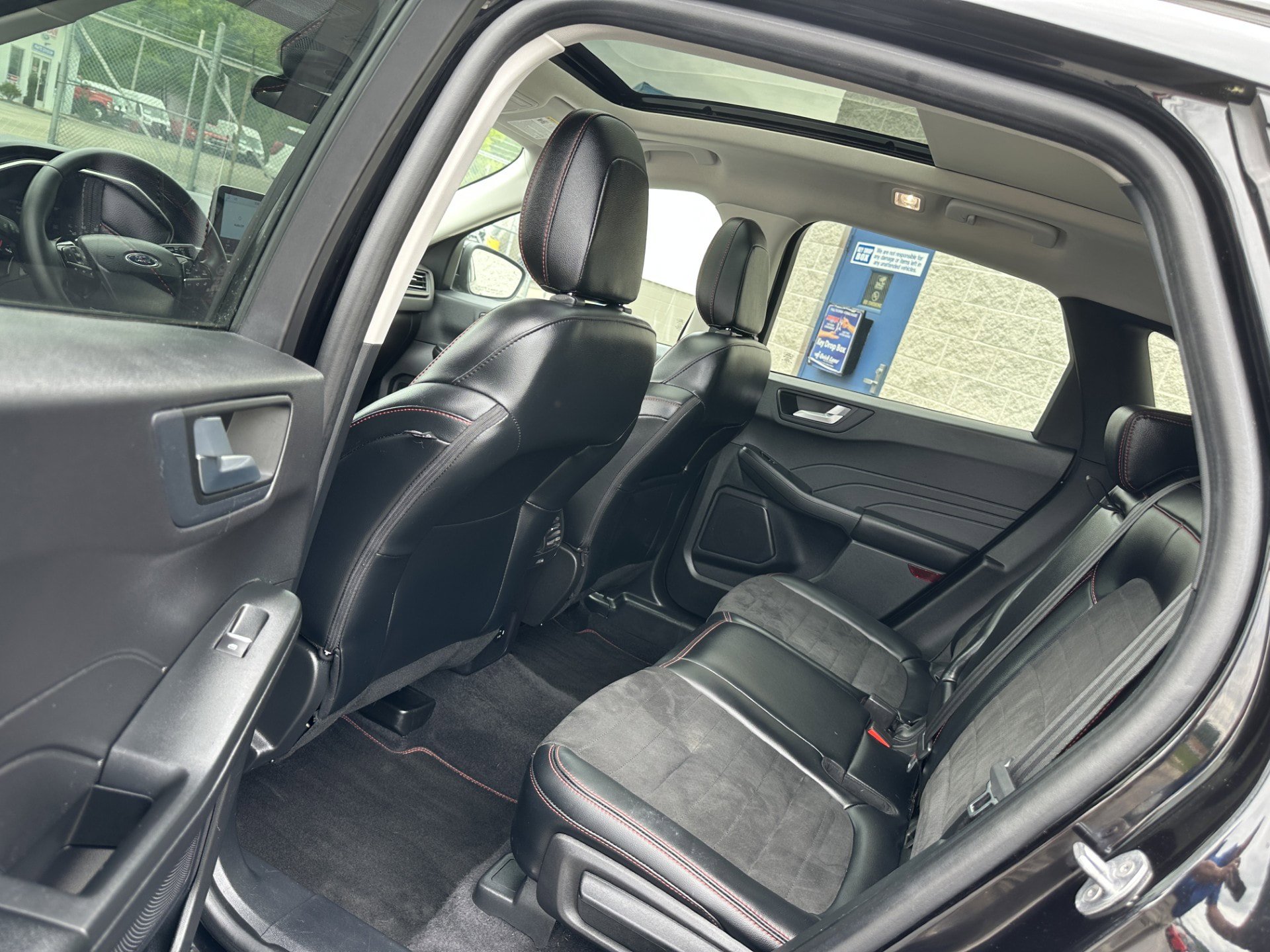 Certified 2022 Ford Escape SEL w/ SEL Stealth AWD Package image 10