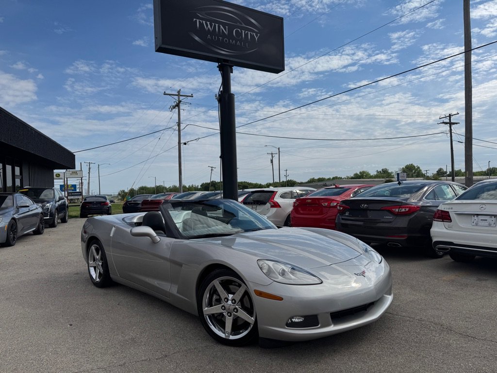 Used 2006 Chevrolet Corvette Convertible w/ Preferred Equipment Group RWD image 2