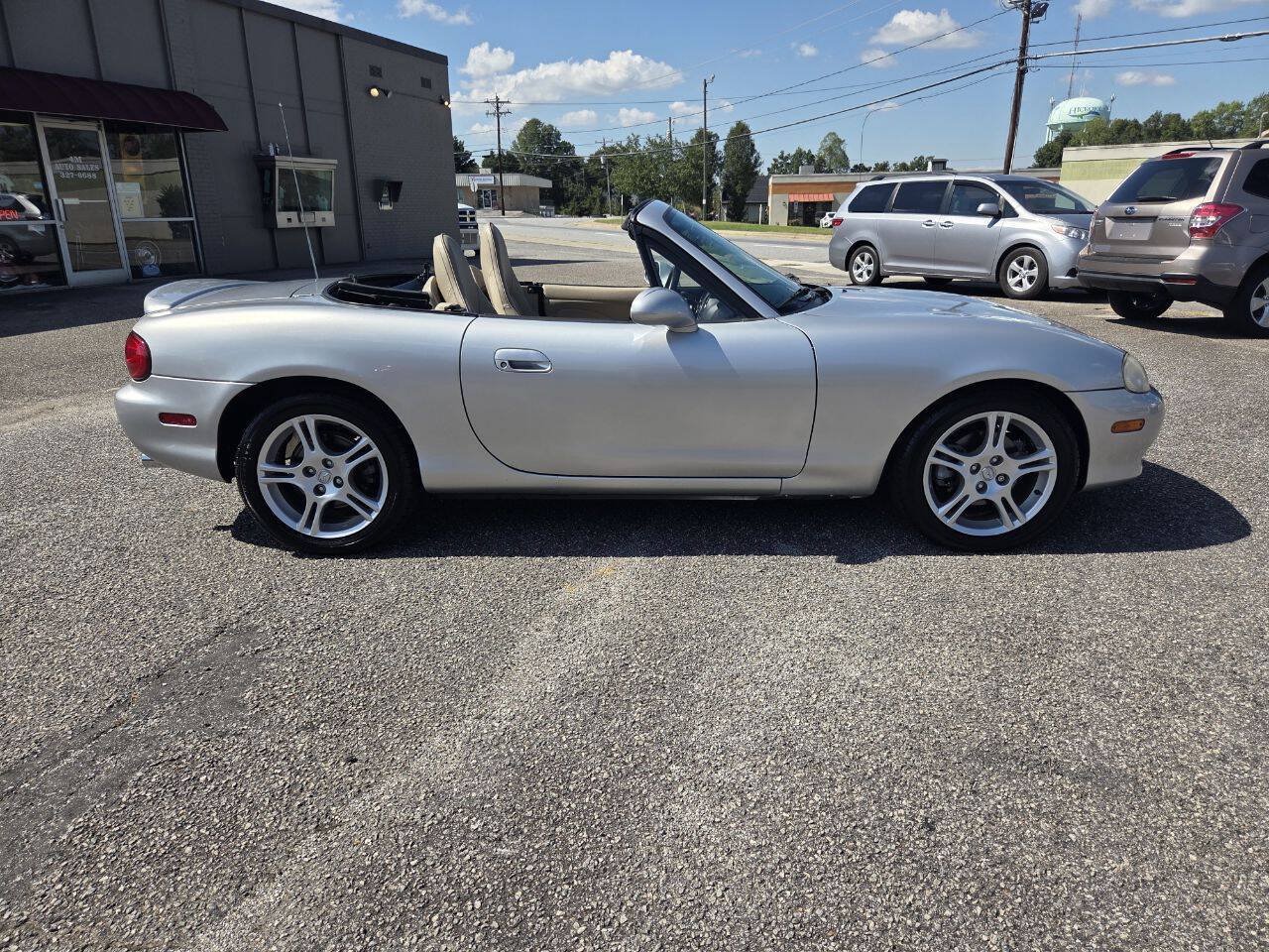 Used 2005 MAZDA MX-5 Miata LS RWD image 4