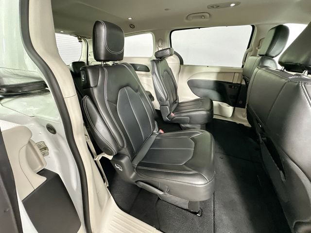 Used 2024 Chrysler Pacifica Touring-L image 28