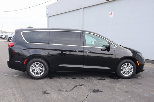 New 2026 Chrysler Voyager LX image 3