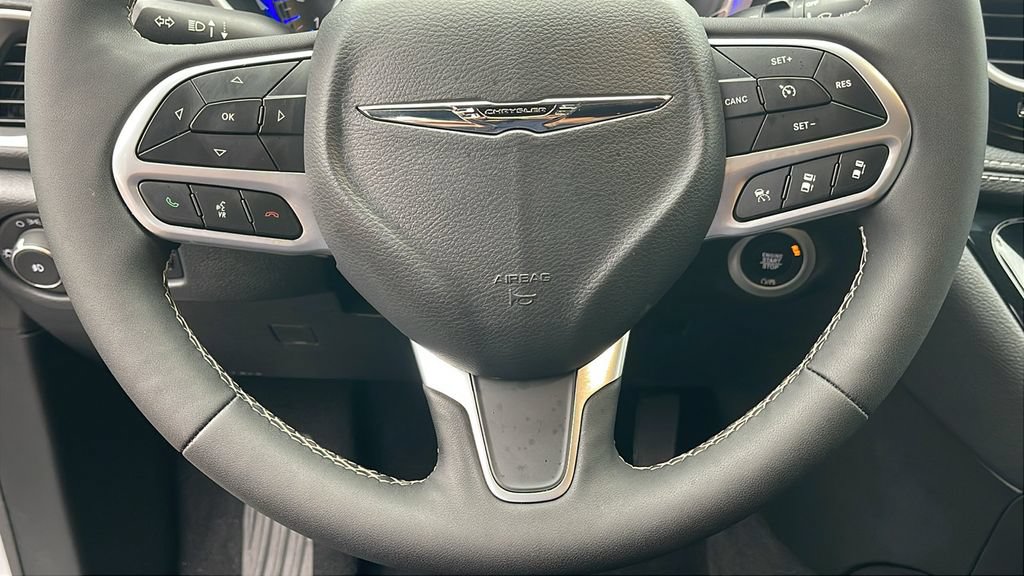Used 2026 Chrysler Pacifica Select FWD image 30