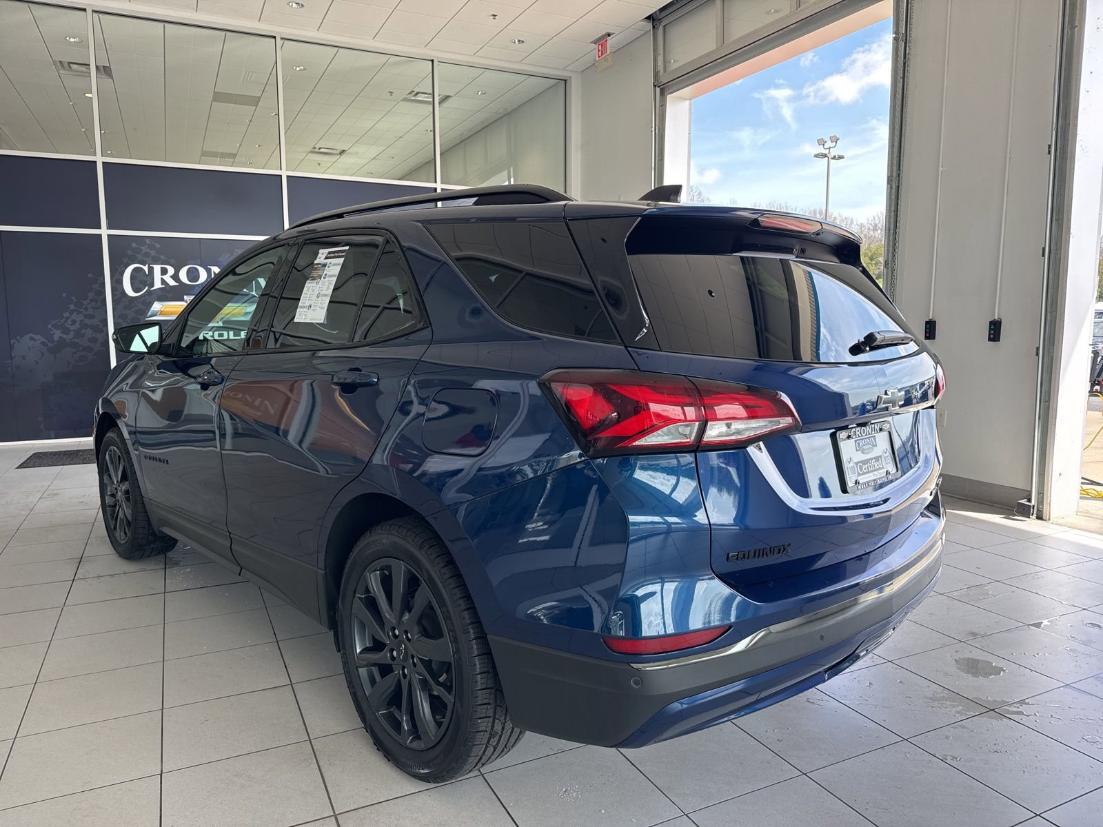 Used 2022 Chevrolet Equinox RS w/ RS Leather Package image 8