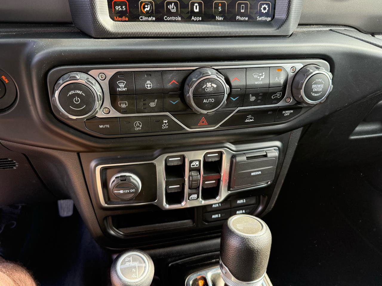 Used 2022 Jeep Wrangler Unlimited Sport w/ Sun And Sound Package AWD/4WD image 19