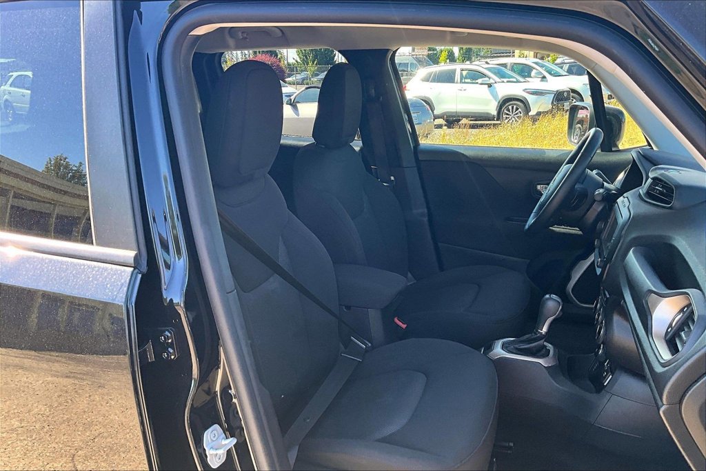 Used 2015 Jeep Renegade Latitude w/ Popular Equipment Group AWD/4WD image 10