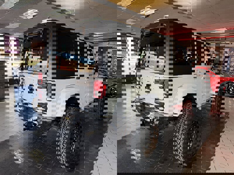 Used 2018 Jeep Wrangler Unlimited Sahara image 6