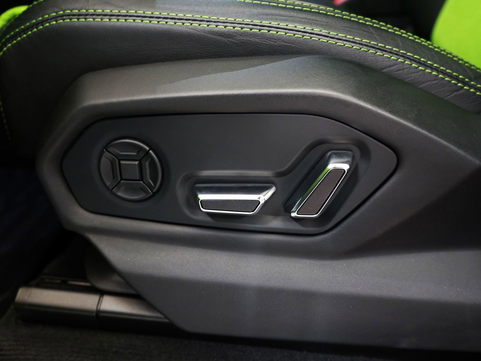 Used 2022 Lamborghini Urus image 22