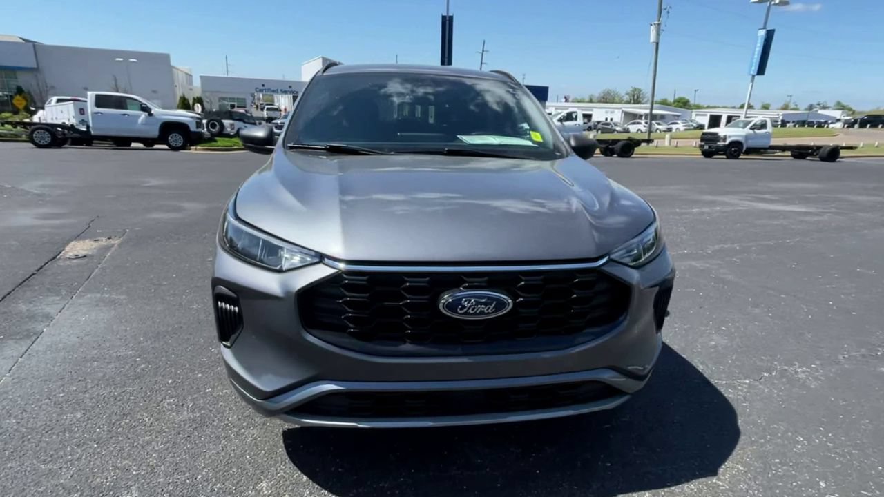 Used 2024 Ford Escape ST-Line w/ Tech Pack #1 FWD image 3