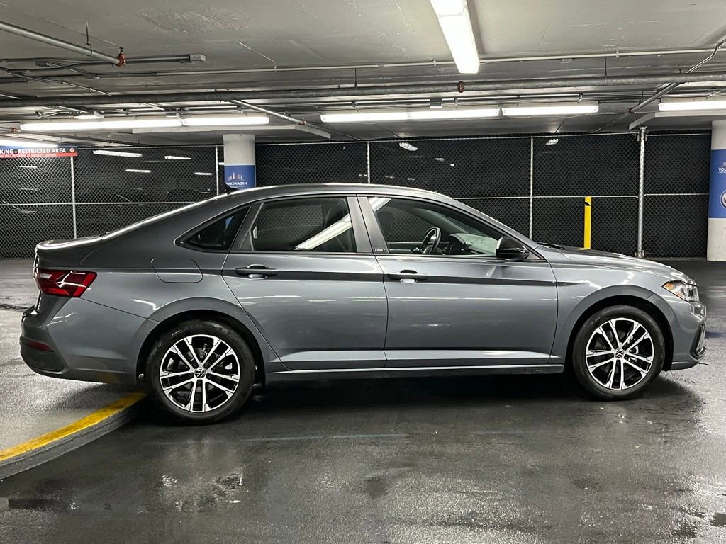 Used 2025 Volkswagen Jetta Sport FWD image 30