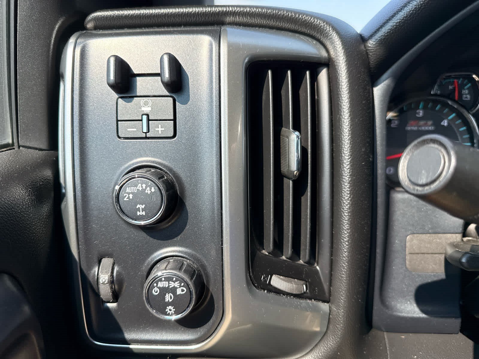 Used 2017 Chevrolet Silverado 1500 LT w/ All Star Edition AWD/4WD image 10